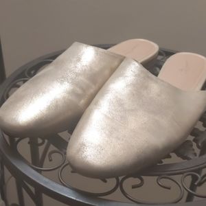 Universal Thread Gold Backless Mule size 10